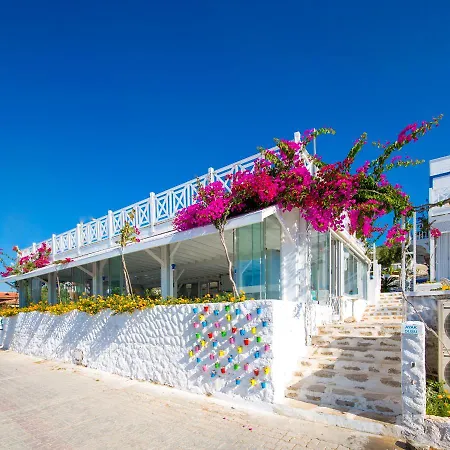 Mavi Beyaz Otel 3*