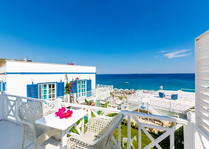 Mavi Beyaz Hotel Palamutbuku